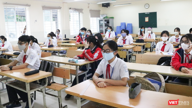 Học sinh đeo khẩu trang phòng COVID-19 trong lớp học (Ảnh - Minh Thuý) 