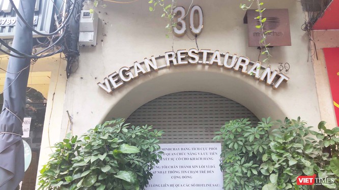 Nhà hàng Vegan Restaurant phân phối pate Minh Chay ở 30 Mã Mây đóng kín cửa (Ảnh: Minh Thúy) 