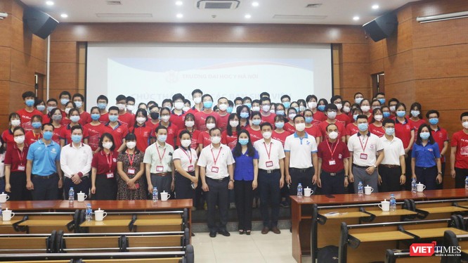 Hơn 300 sinh viên Trường Đại học Y Hà Nội hỗ trợ 3 quận, huyện phòng, chống dịch COVID-19 (Ảnh - Minh Thuý) 