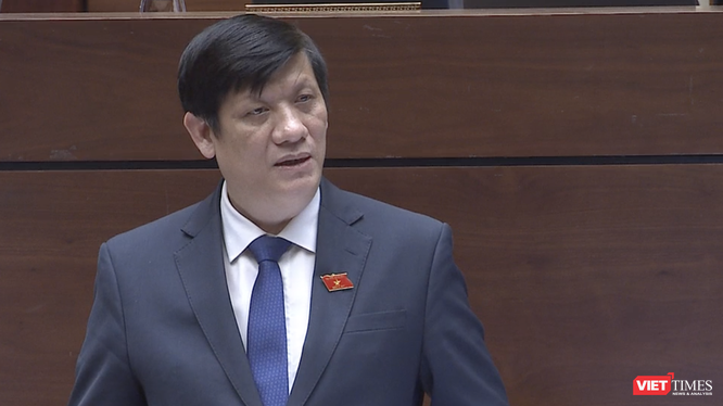 Bộ trưởng Bộ Y tế Nguyễn Thanh Long trả lời chất vấn trước Quốc hội (Ảnh - MT) 