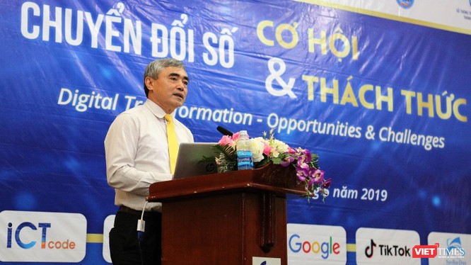 Chủ tịch Hội Truyền thông số Việt Nam, ông Nguyễn Minh Hồng phát biểu khai mạc Hội thảo.