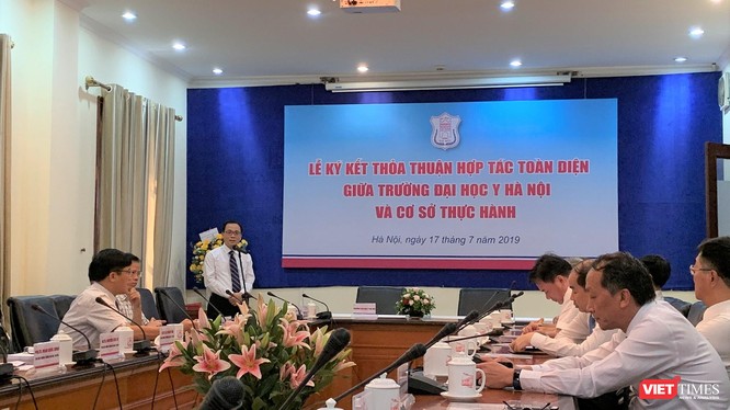GS.TS. Tạ Thành Văn – Hiệu trưởng Trường Đại học Y Hà Nội - đánh giá cao sự hợp tác Viện - Trường trong đào tạo.