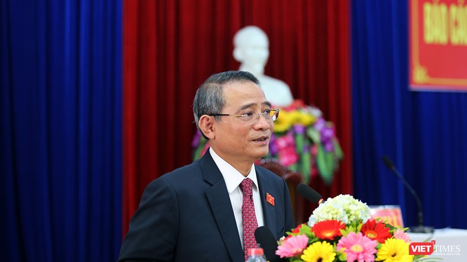 Bí thư Thành ủy Đà Nẵng Trương Quang Nghĩa chia sẻ với cử tri quận Hải Châu tại buổi tiếp xúc cử tri của Đoàn đại biểu Quốc hội TP Đà Nẵng diễn ra sáng 13/12.