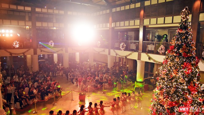 Sở Du lịch Đà Nẵng vừa cho biết, trong dịp Noel và Tết Dương lịch 2018, tổng lượng khách tham quan, du lịch tại Đà Nẵng tăng 17,9% so với cùng kỳ năm ngoái.