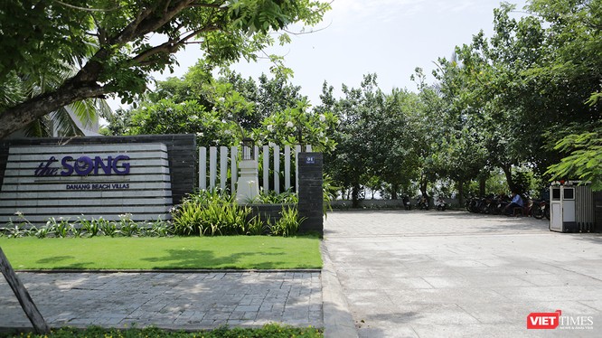 Theo Sở Xây dựng Đà Nẵng, Khu du lịch biển The Song Đà Nẵng đã xây "chui" 18 căn biệt thự và 07 căn bungalow; tăng diện tích xây dựng tại các hạng mục công trình so với quy hoạch được duyệt.