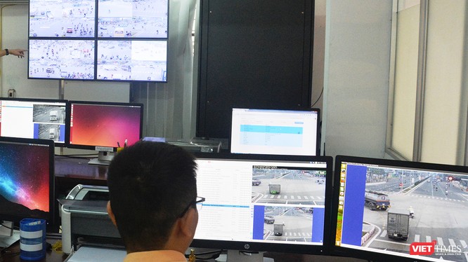 UBND TP Đà Nẵng vừa thống nhất chủ trương theo đề xuất của Sở GTVT về việc triển khai xử phạt các hành vi vi phạm trật tự an toàn giao thông (TTATGT) được phát hiện qua hệ thống camera giám sát giao thông trên đường Võ Chí Công và Trường Sơn.