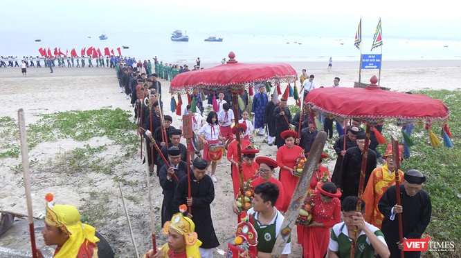 Một góc lễ hội Cầu ngư truyền thống tại Đà Nẵng