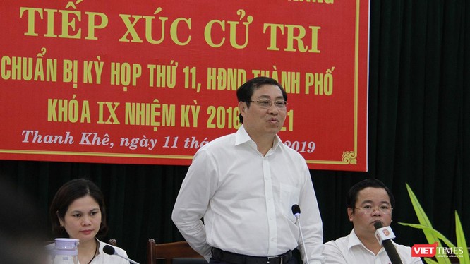 Ông Huỳnh Đức Thơ-Chủ tịch UBND TP Đà Nẵng tại buổi tiếp xúc cử tri diễn ra chiều ngày 11/6 tại UBDN quận Thanh Khê