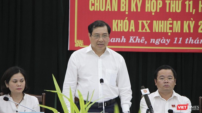 Ông Huỳnh Đức Thơ-Chủ tịch UBND TP Đà Nẵng trả lời ý kiến cử tri quận Thanh Khê tại Hội nghị tiếp xúc cử tri chuẩn bị cho kỳ họp thứ 11, HĐND TP Đà Nẵng khóa IX, nhiệm kỳ 2016-2021diễn ra chiều 11/6.