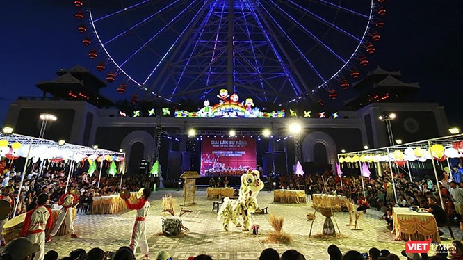 Biểu diễn lân sư rồng tại Công viên Sun World Danang Wonders