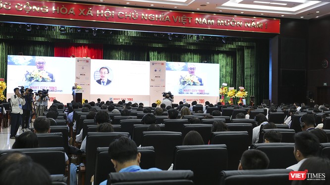 Hội nghị thượng đỉnh "Thành phố (TP) thông minh 2019 - Smart City Summit 2019" diễn ra tại Đà Nẵng vơi sự tham dự của gần 600 đại biểu đến từ các hiệp hội CNTT, phần mềm; các doanh nghiệp trong và ngoài nước tham dự.