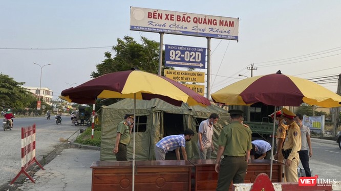 Một chốt kiểm soát dịch COVID-19 tại khu vực Bến xe phía bắc tỉnh Quảng Nam