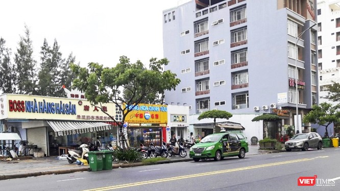 Vệt đất ven biển tại khu vực Sân bay Nước Mặn (quận Ngũ Hành Sơn, Đà Nẵng) được các doanh nghiệp Trung Quốc xây dựng nhà hàng, khách sạn.