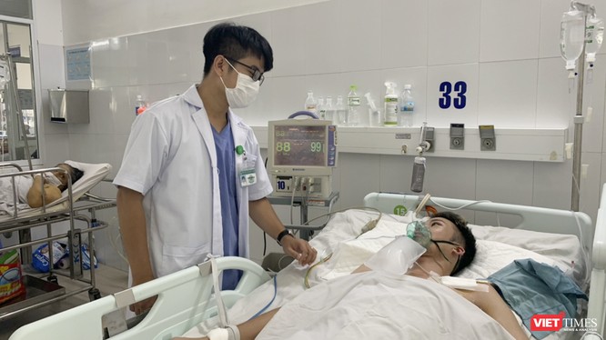 Bệnh nhân Phạm Mạnh Q. (28 tuổi, trú tại Hà Nội) khi đang điều trị tại Bệnh viện Đà Nẵng
