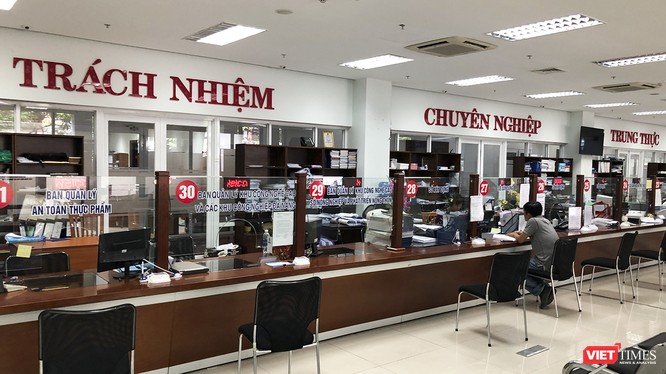 Công chức Đà Nẵng tại bộ phận một cửa Trung tâm hành chính TP.