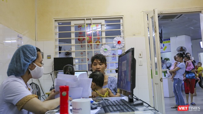 Bệnh nhân đến thăm khám tại Bệnh viện Phụ sản - Nhi TP Đà Nẵng 
