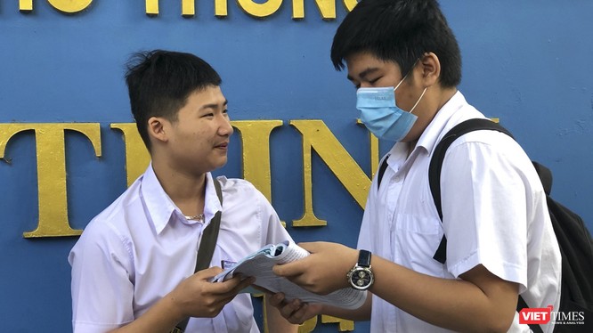 Thí sinh tham dự kỳ thi tuyển sinh lớp 10 THPT năm 2020