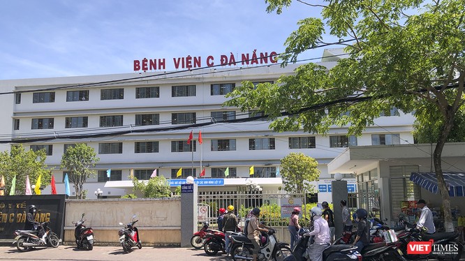 Sáng 24/7, cổng chính của Bệnh viện C (Đà Nẵng) đã được đóng, hạn chế người ra vào