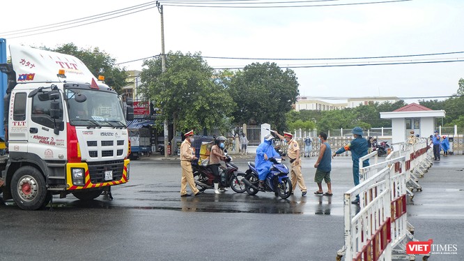Chốt kiểm soát dịch COVID-19 trên các tuyến giao thông cửa ngõ