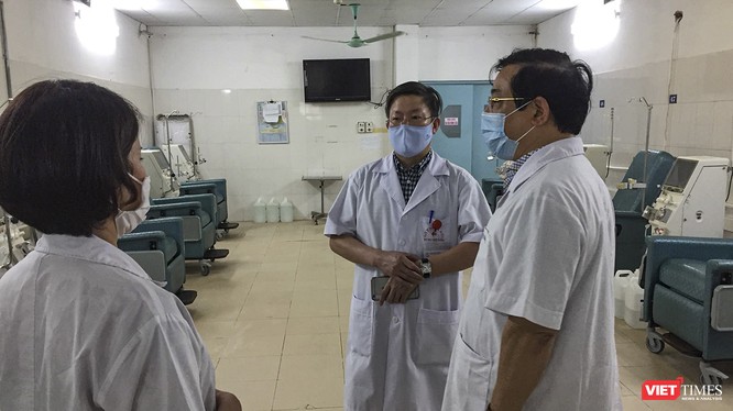 Đoàn kiểm tra số 1 của Bộ Y tế và Sở Y tế Hà Nội trong chuyến kiểm tra công tác chống dịch COVID-19 tại các bệnh viện chuyên khoa phổi, thận trên địa bàn TP.