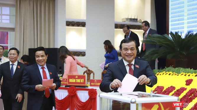 Ông Phan Việt Cường bỏ phiếu tại Đại hội đại biểu Đảng bộ tỉnh Quảng Nam lần thứ XXII vừa diễn ra