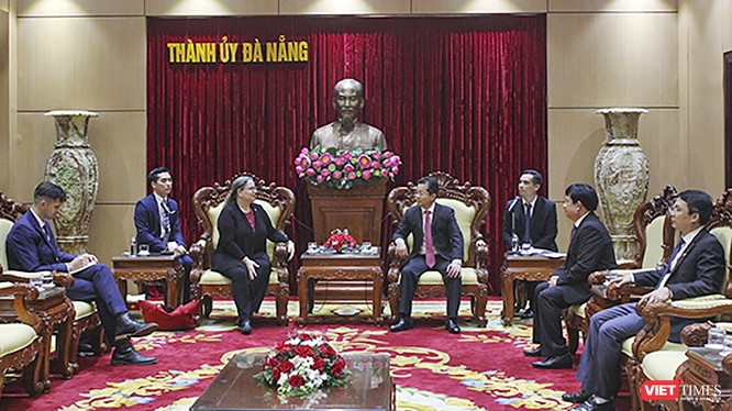 Quang cảnh buổi tiếp đón giữa ông Nguyễn Văn Quảng - Bí thư Thành ủy Đà Nẵng với bà Marie C. Damour - Tổng lãnh sự Hoa Kỳ tại TP HCM (Ảnh Nguyên Thảo)