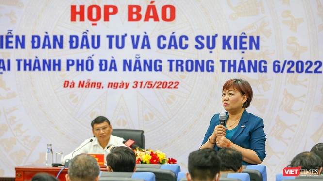 Bà Huỳnh Liên Phương - Giám đốc Ban Xúc tiến và hỗ trợ đầu tư TP Đà Nẵng trả lời báo giới.