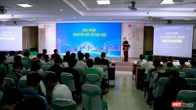 Quang cảnh sự hội thảo “Giải pháp nền tảng IoT Việt Nam trong giáo dục đại học” và Triển lãm IoT ứng dụng.