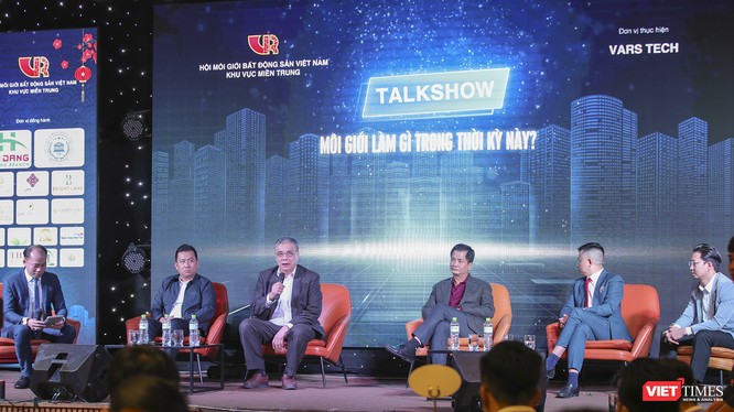 PGS.TS Trần Đình Thiên - nguyên Viện Trưởng Viện Kinh tế Việt Nam, thành viên Tổ tư vấn Chính phủ chia sẻ tại talkshow “Môi giới làm gì trong thời kỳ này?”