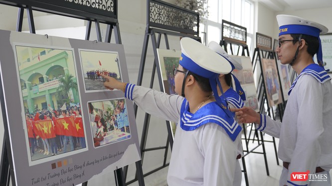 Sinh viên Đà Nẵng hứng thú với triển lãm