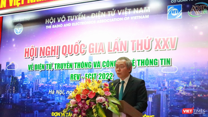 TS. Trần Đức Lai - Chủ tịch Hội Vô tuyến Điện tử Việt Nam phát biểu khai mạc