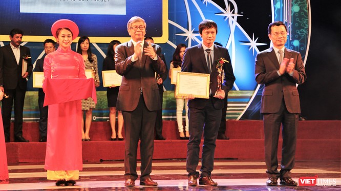 Giải thưởng Chuyển đổi Số Việt Nam được tổ chức thường niên của VDCA dưới sự bảo trợ của Bộ Thông tin và Truyền thông, VTV24