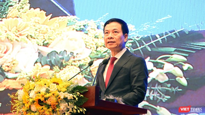 Bộ trưởng Bộ Thông tin và Truyền thông Nguyễn Mạnh Hùng