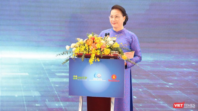bà Nguyễn Thị Kim Ngân là nữ Chủ tịch Quốc hội đầu tiên của Việt Nam (ảnh: Đăng Khoa)