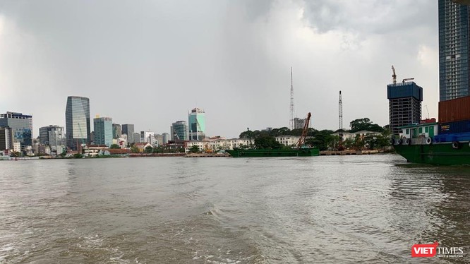 Hiện trạng đại dự án trung tâm phức hợp Sài Gòn – Ba Son nhìn từ sông Sài Gòn.