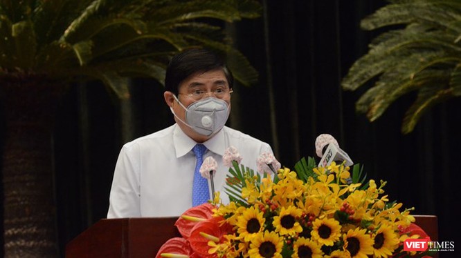 Chủ tịch UBND TP HCM Nguyễn Thành Phong phát biểu tại Kỳ họp bất thường (Ảnh: TTBC) 