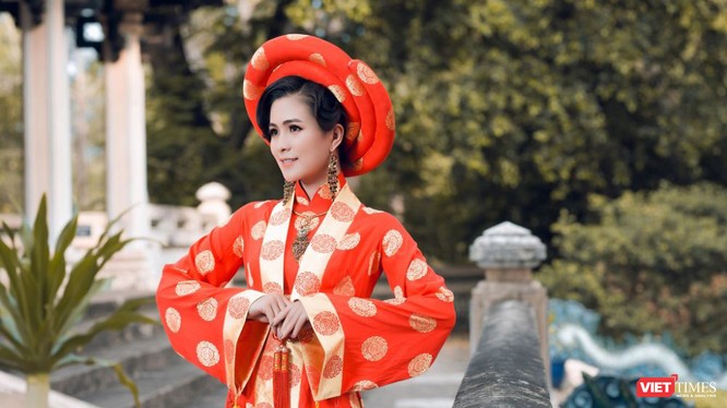 Diễn viên điện ảnh Thùy Trang khoe vẻ bí ẩn, quyền lực với mẫu áo đặc biệt (Ảnh: DL Duy) 