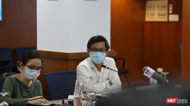 Giám đốc Trung tâm Kiểm soát bệnh tật TP.HCM - BS Nguyễn Trí Dũng cho biết vaccine là vũ khí hữu hiệu chặn đứng sự lây lan COVID-19. Ảnh- Huyền Mai