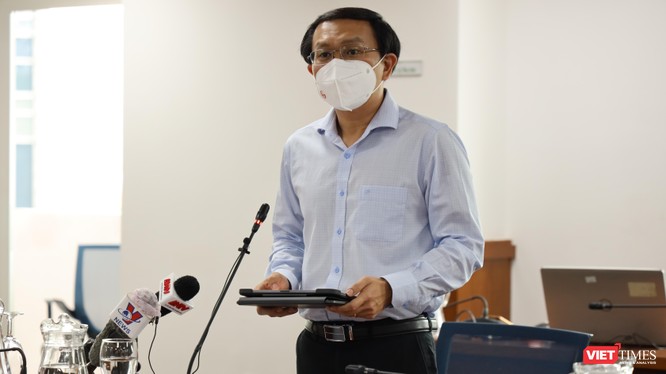 Giám đốc Sở Thông tin - Truyền thông Lâm Đình Thắng phát biểu tại họp báo. Ảnh: Huyền Mai