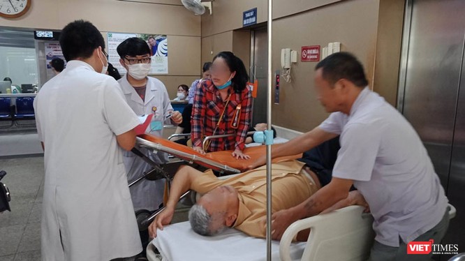 Bệnh nhân cấp cứu tại Bệnh viện Bạch Mai