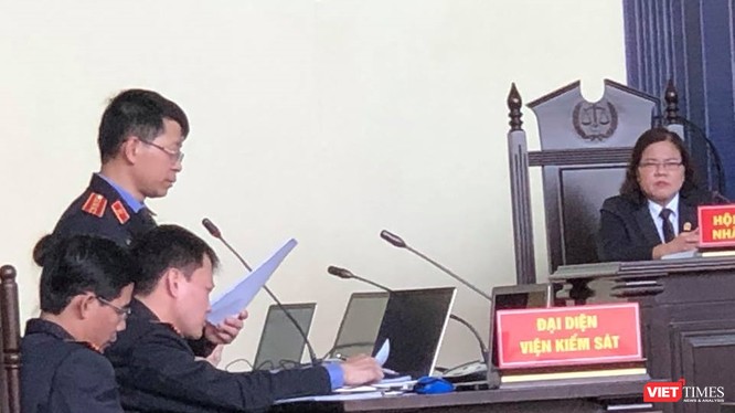 Viện kiểm sát Nhân dân tỉnh Phú Thọ giữ quyền công tố công bố bản luận tội đối với các bị cáo.