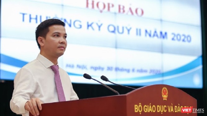 Ông Trần Quang Nam - Chánh Văn phòng Bộ GD&ĐT thông tin báo chí.