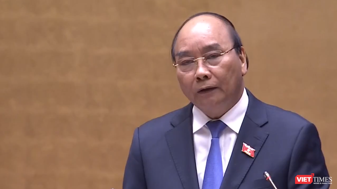 Thủ tướng Chính phủ Nguyễn Xuân Phúc tại phiên giải trình và trả lời chất vấn, Kỳ họp thứ 10, Quốc hội Khoá XIV.