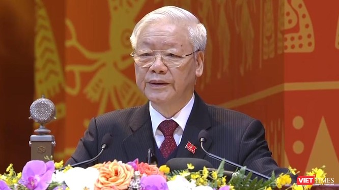 Tổng Bí thư, Chủ tịch nước Nguyễn Phú Trọng trình bày báo cáo chính trị trình Đại hội đại biểu toàn quốc lần thứ XIII của Đảng sáng 26/1.