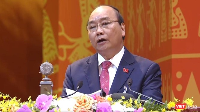 Uỷ viên Bộ Chính trị, Thủ tướng Chính phủ Nguyễn Xuân Phúc phát biểu tại phiên khai mạc Đại hội XIII của Đảng.