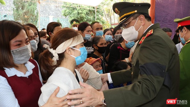 Lãnh đạo Công an tỉnh Thanh Hóa chia buồn cùng gia đình.