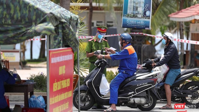 Mạng xã hội xôn xao chuyện Hà Nội bắt đầu thực hiện sống chung với COVID-19 kể từ ngày 15/09/2021, mọi hoạt động sản xuất, kinh doanh.