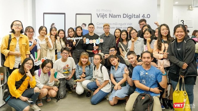 Những học viên tham gia khóa học Bệ phóng Việt Nam Digital 4.0.