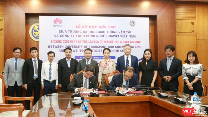 Lễ ký kết giữa Huawei Việt Nam và Đại học Giao thông Vận tải