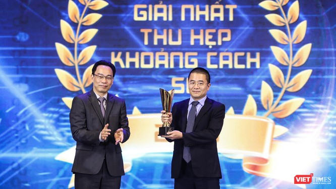 Giải Nhất hạng mục "Thu hẹp khoảng cách số " được trao cho sản phẩm "Hệ sinh thái Giáo dục thông minh vnEdu 4.0" 